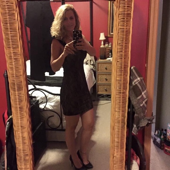 Little black lace dress with nude lining - Picture 1 of 5